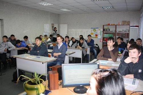 В Дни Эвенкии и Таймыра Центральная библиотека п. Тура  провела викторину "Люби и знай сою малую Родину" для студентов в стенах Эвенкийского многопрофильного техникума. 