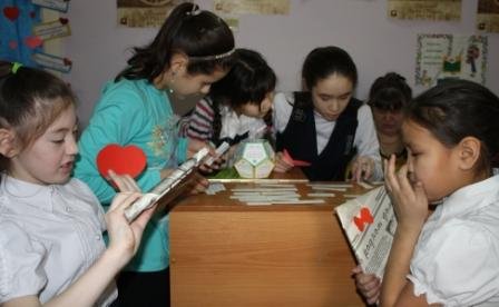 14 февраля в Детской библиотеке п. Тура прошла праздничная акция "Признайся в любви к книге".