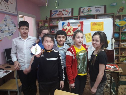 Ко Дню защитника Отечества, в  Детской библиотеке п. Тура для ребят из 5-х классов Туринской средней школы-интернат,прошла познавательно - игровая программа «Армейские учения».