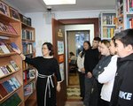 Открывая двери библиотеки  экскурсия для учащихся и студентов  в Центральной библиотеке им. Ж.П. Трошева  